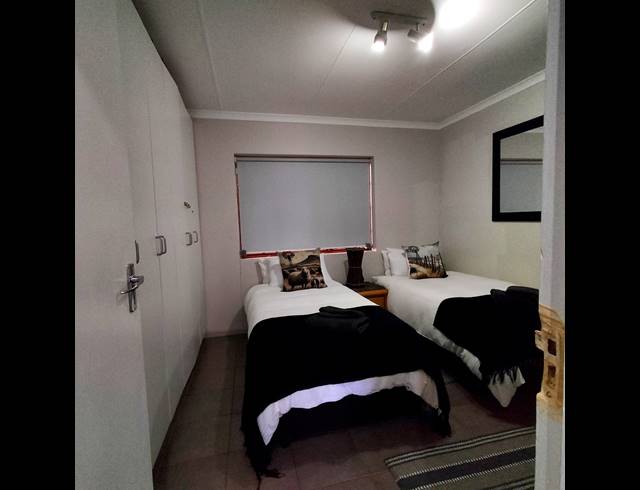 4 BEDROOM HOUSE FOR SALE IN FRAAIUITSIG